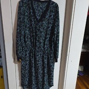 Elegant Floral V-Neck Dress